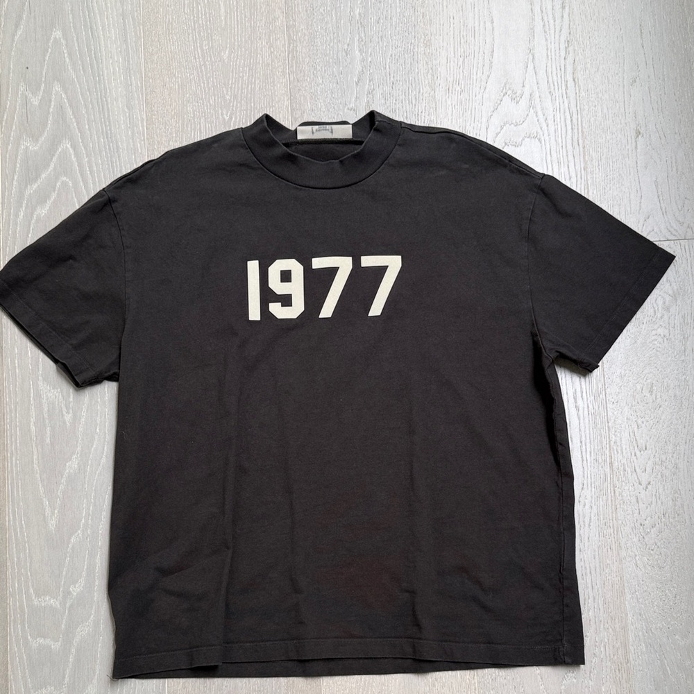 Essentials 1977 Graphic Short Sleeve Tee - Black